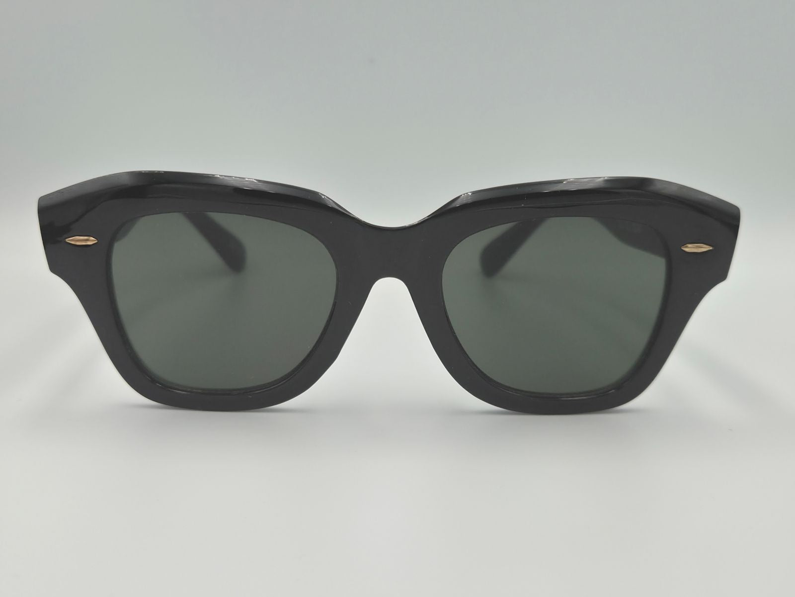Themis Black