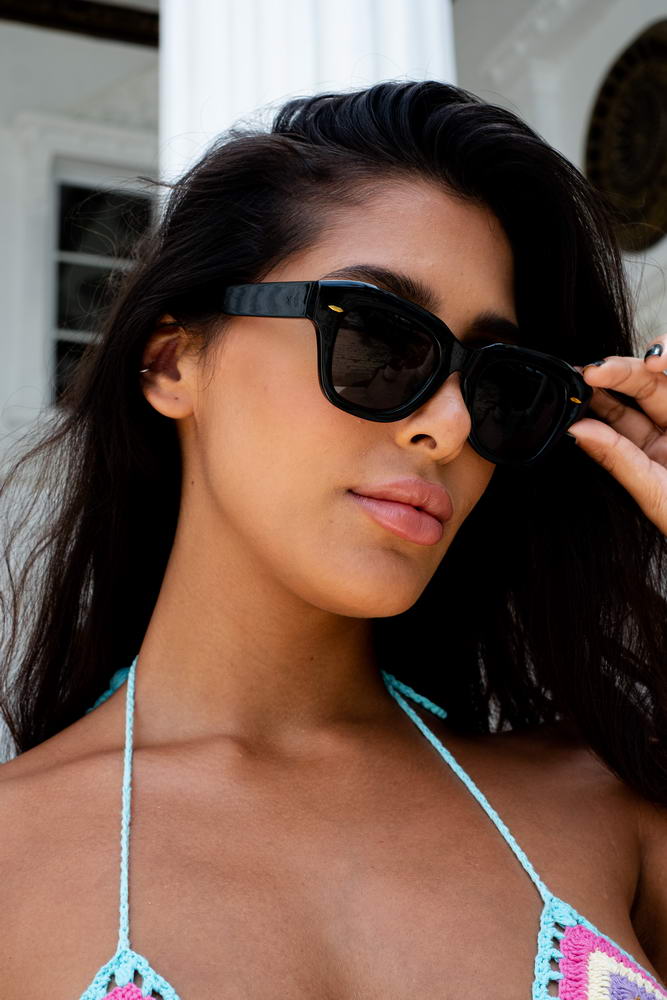 Themis Black